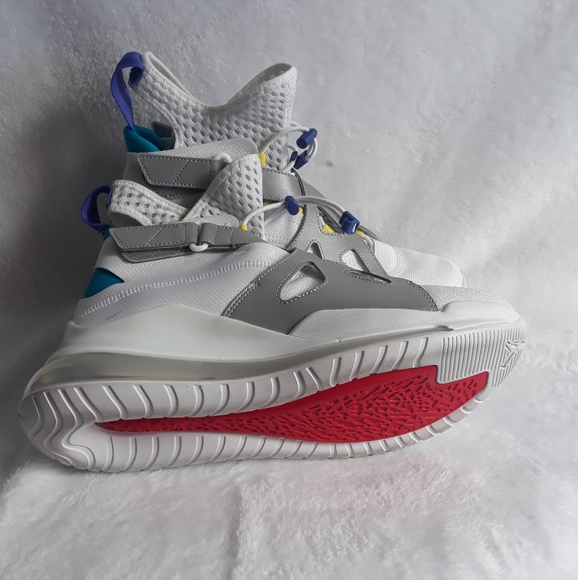 Nike Air Jordan Latitude 720 - Picture 3 of 6